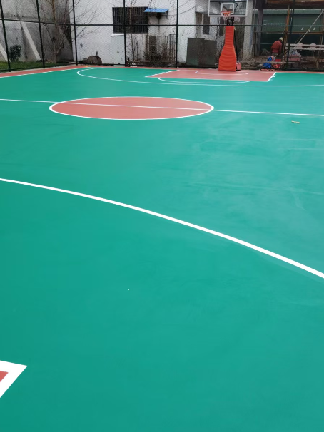 鸡西 球场长期使用易出现地面开裂